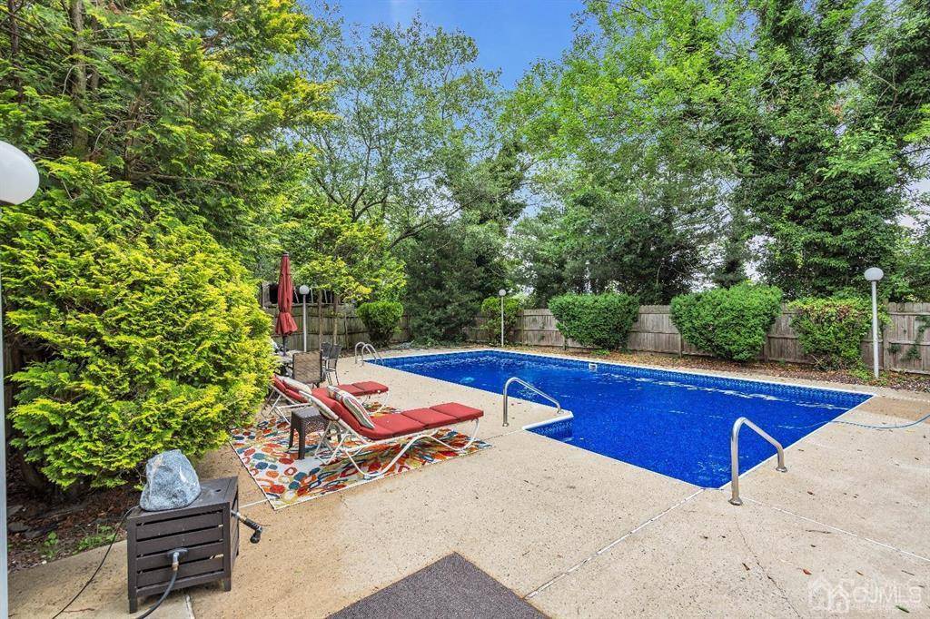 Toms River, NJ 08753,522 Oakview DR