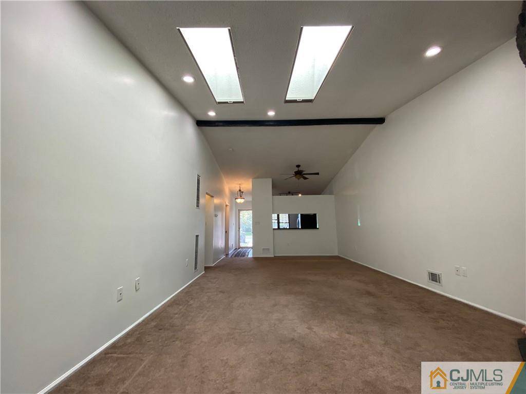 East Brunswick, NJ 08816,340 Wycoff WAY #340