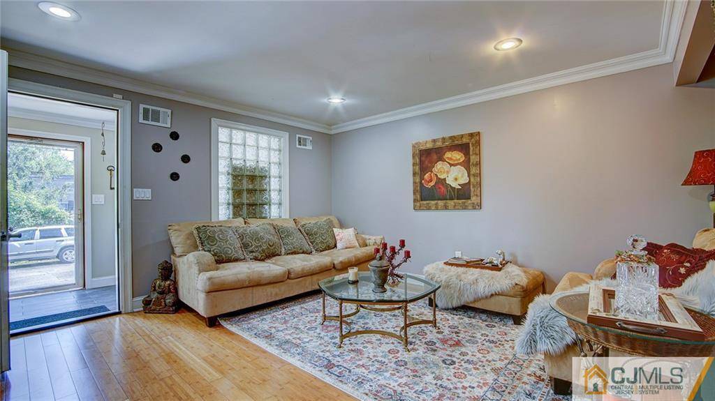 South River, NJ 08882,33 Kathryn ST