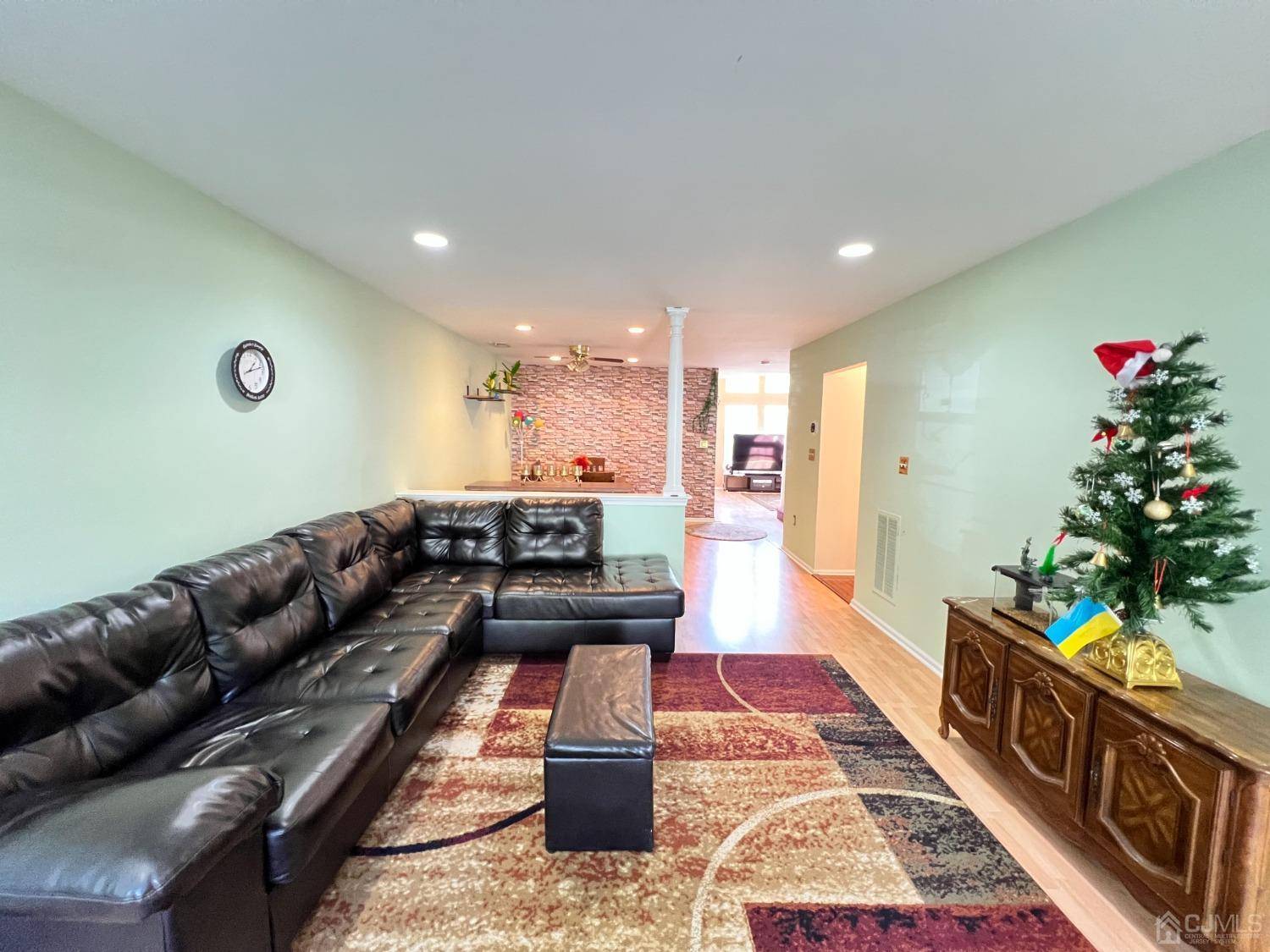 East Brunswick, NJ 08816,49 Pennsbury WAY