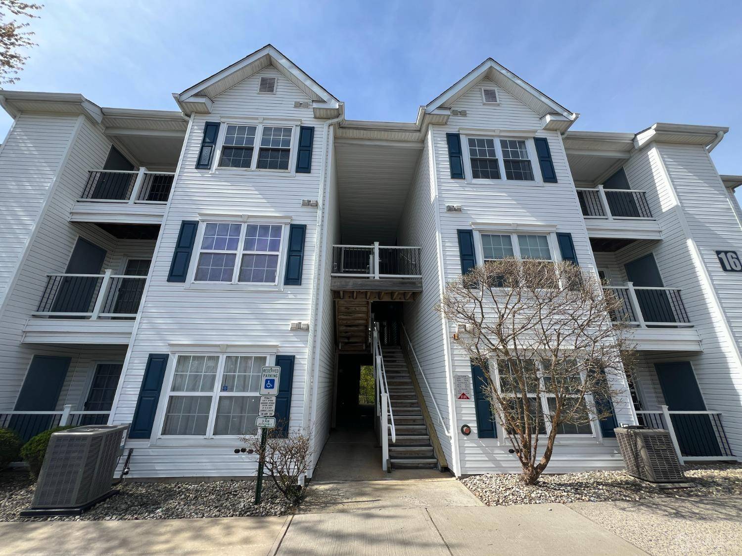 Edison, NJ 08817,1635 Waterford DR
