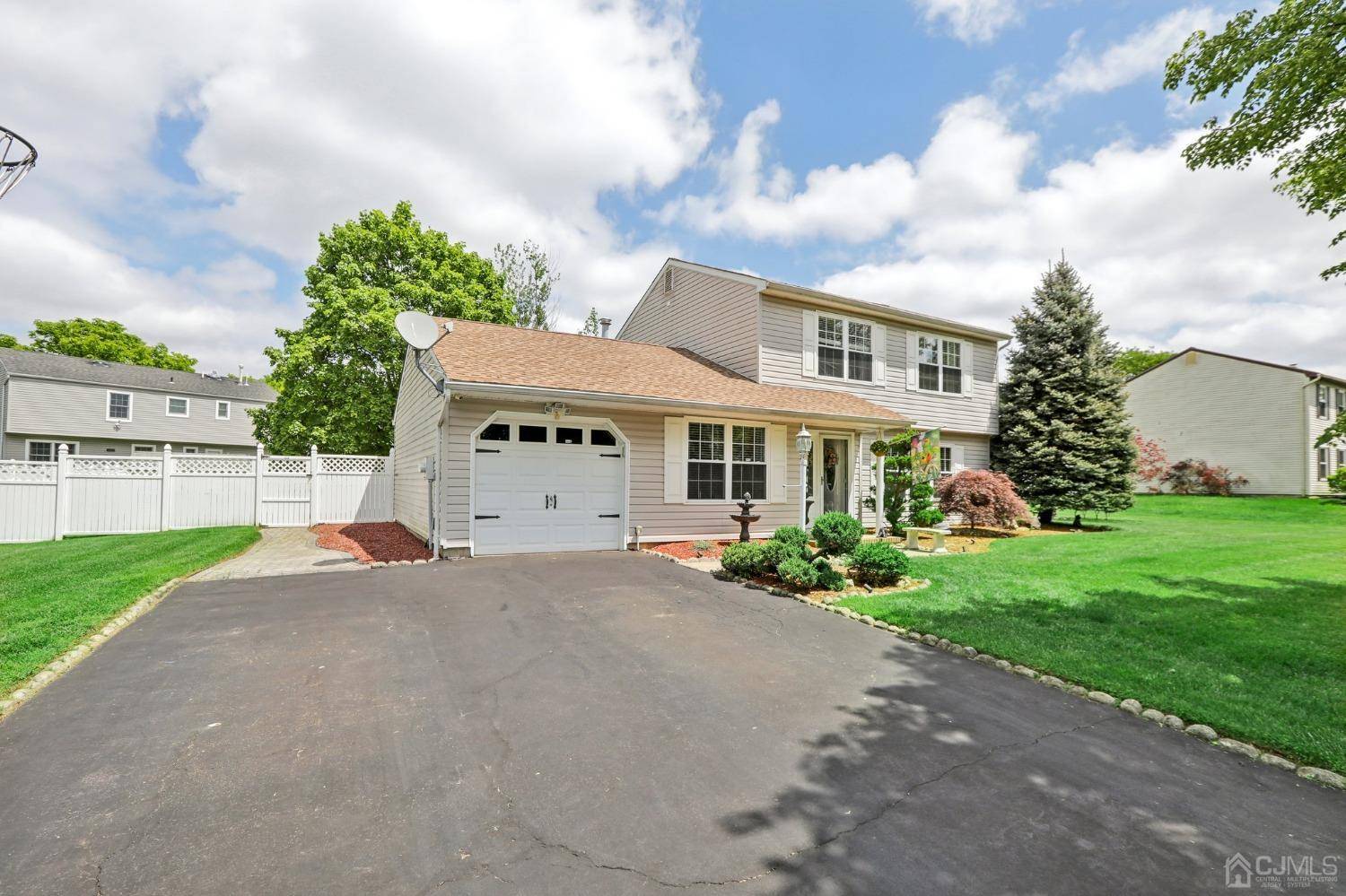 Piscataway, NJ 08854,9 Surrey LN