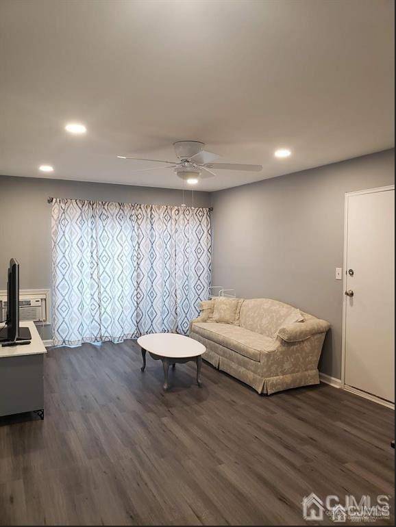 East Brunswick, NJ 08816,6 Lake AVE #5B