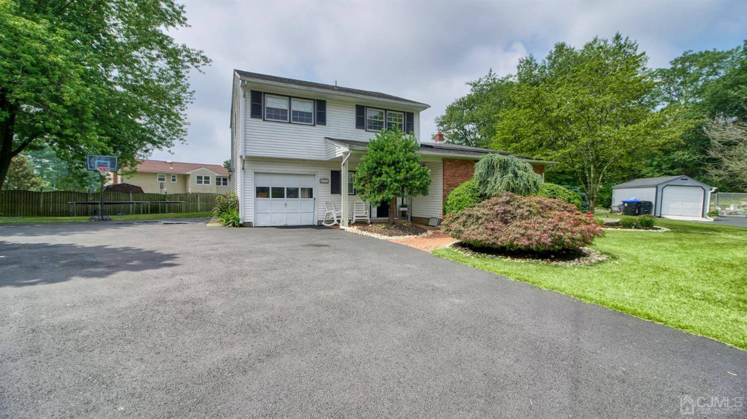 East Brunswick, NJ 08816,11 Vincent CT