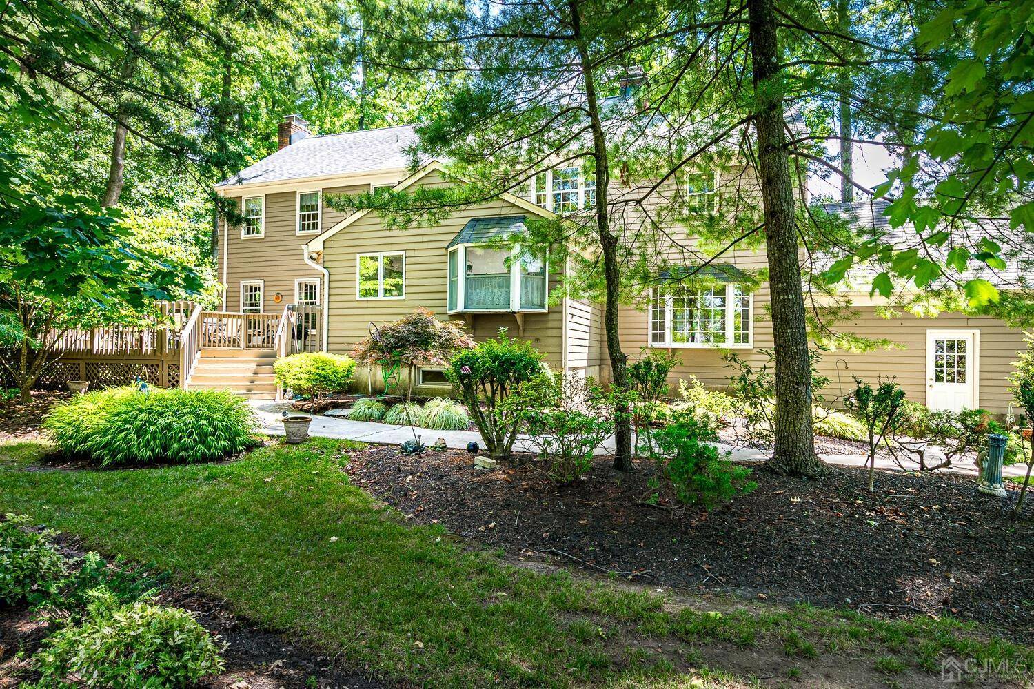 Edison, NJ 08820,6 Oak Grove LN