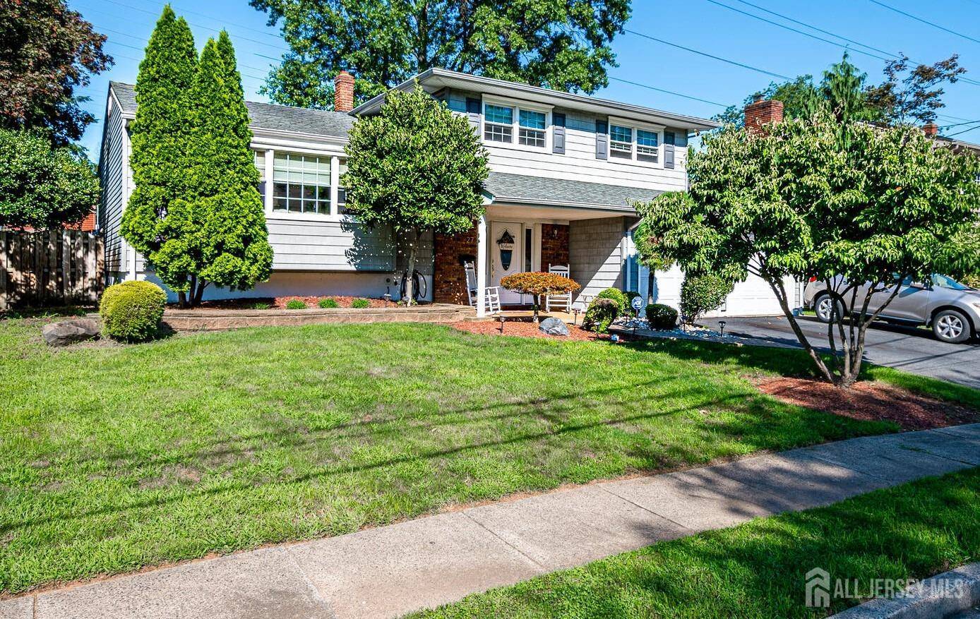 Edison, NJ 08837,27 Eileen WAY