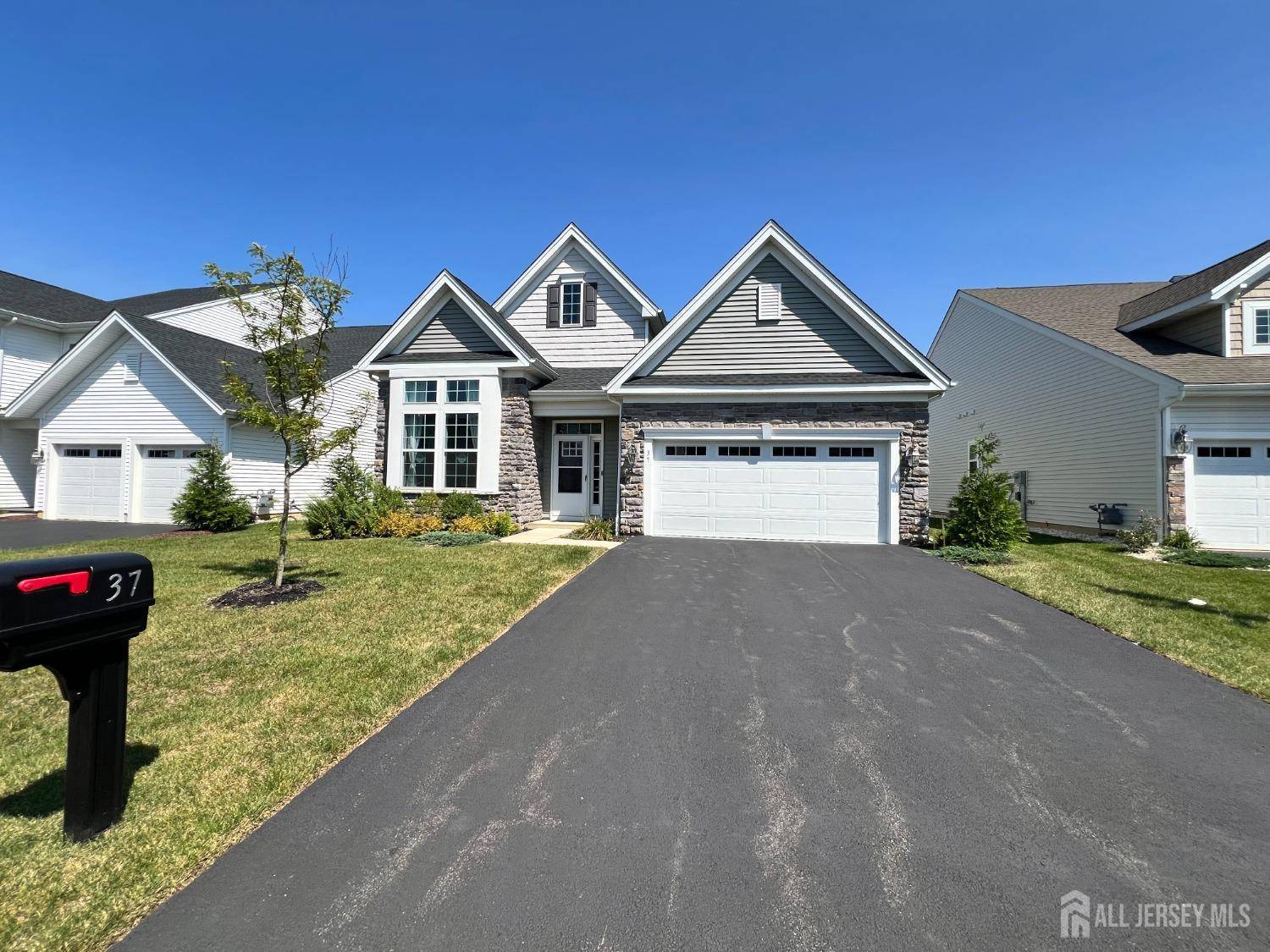 Monroe, NJ 08831,37 Starlight DR