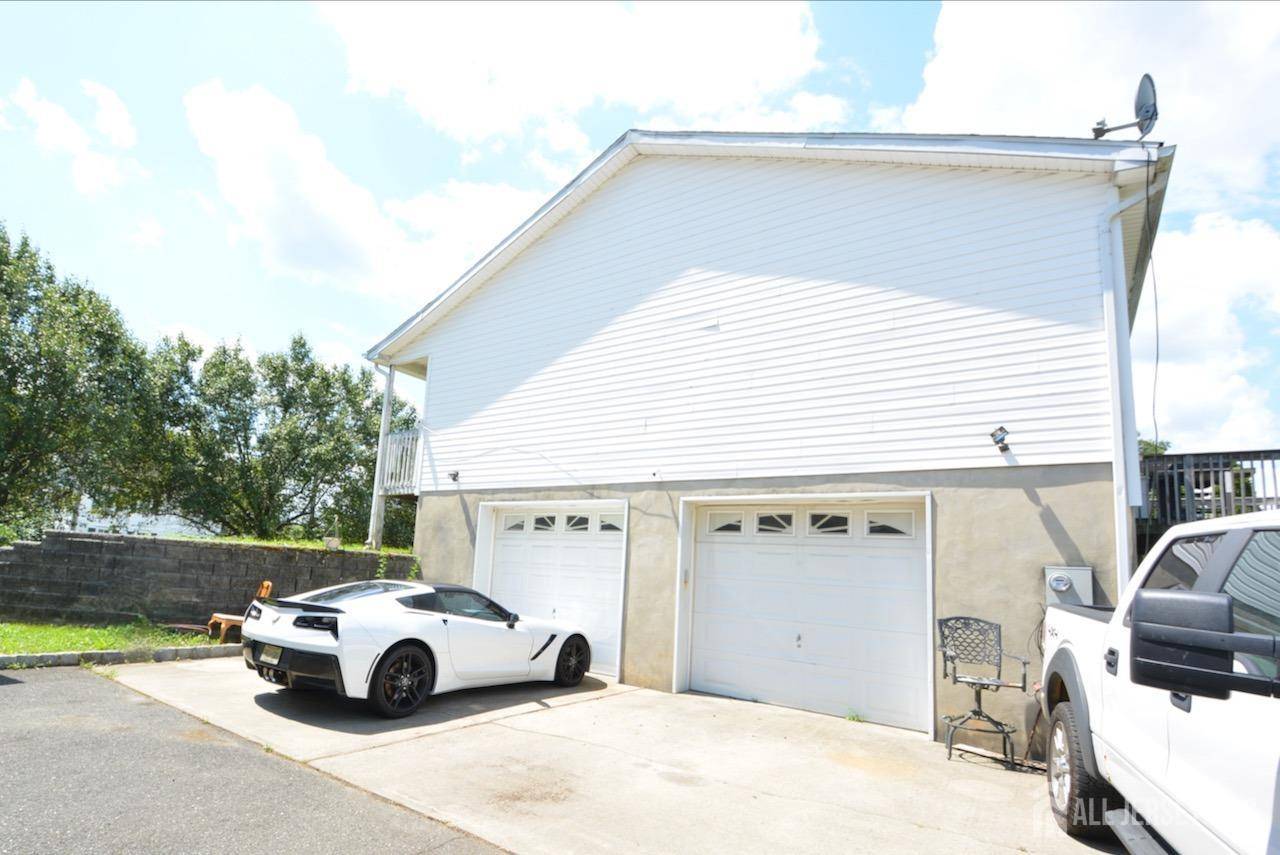 Howell, NJ 07728,802 Adelphia RD