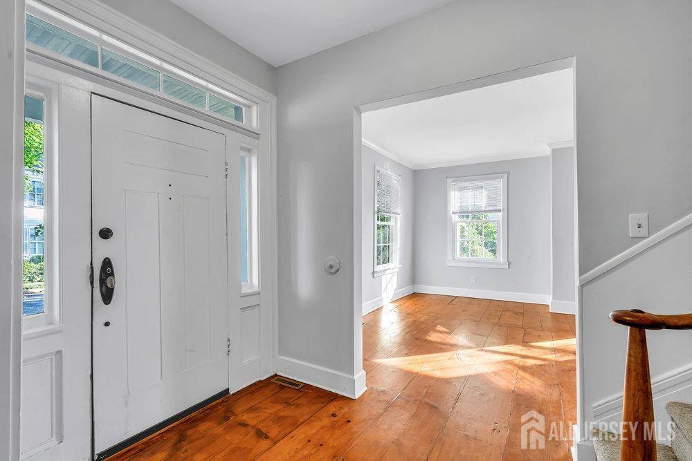 Cranbury, NJ 08512,5 Maplewood RD