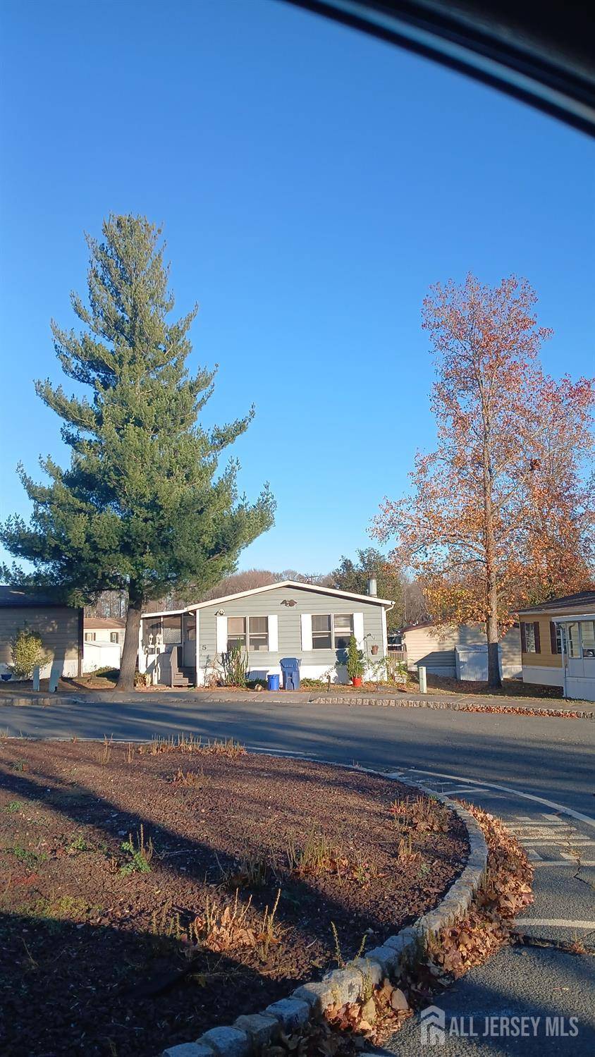 North Brunswick, NJ 08902,5 Morley RD