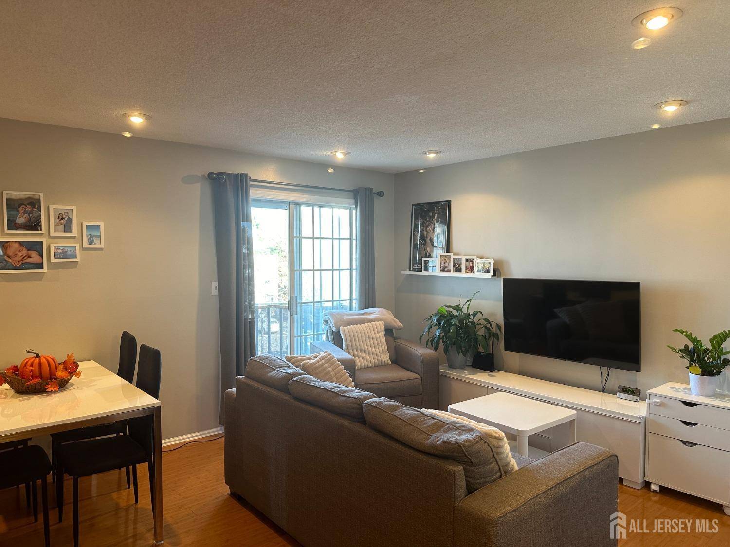 North Brunswick, NJ 08902,154 Darwin LN