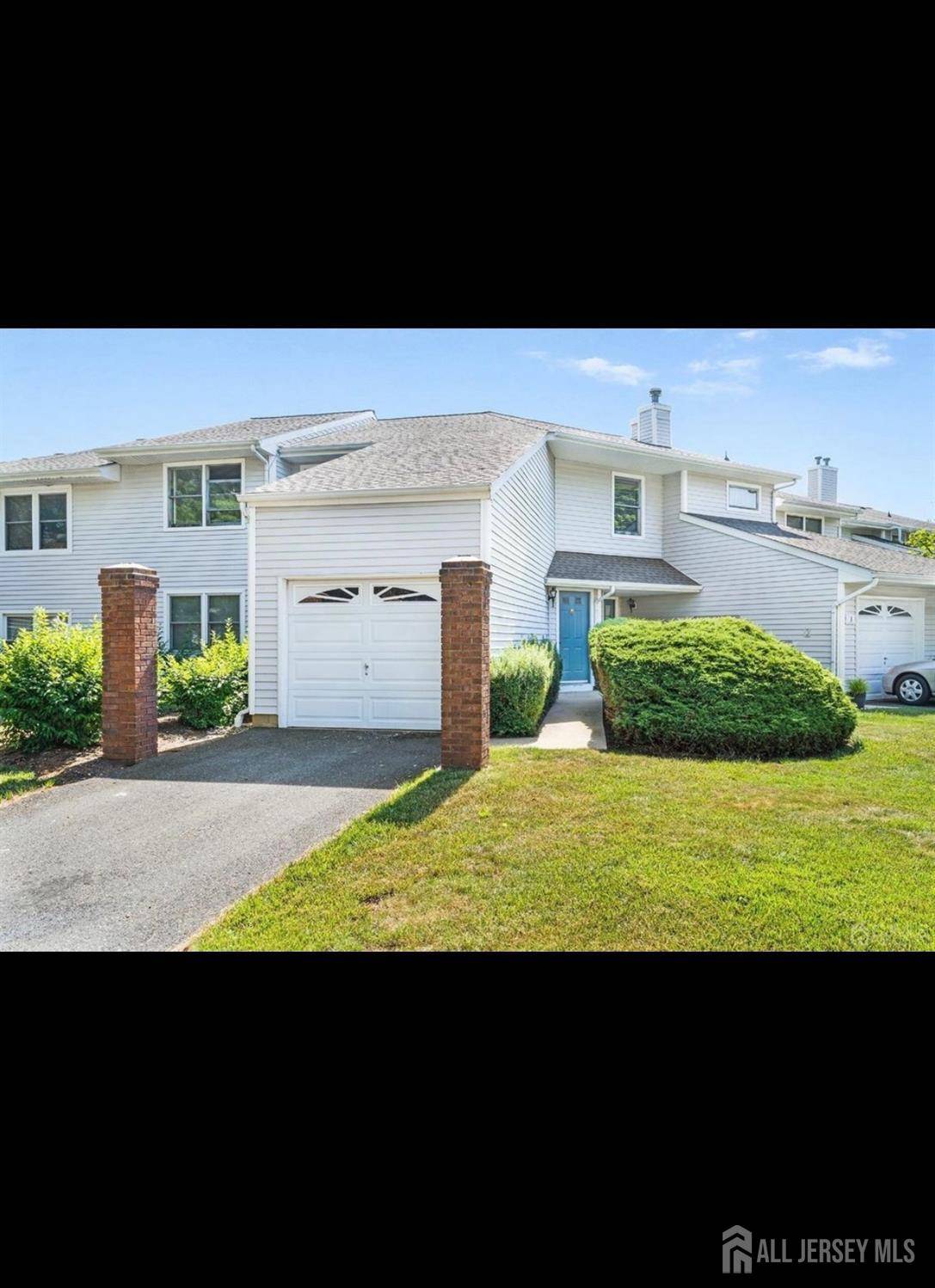 Sayreville, NJ 08859,1 Upeerbrook CIR