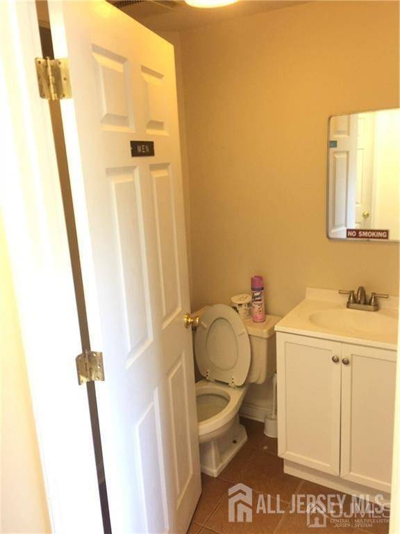 East Brunswick, NJ 08816,16 Emerson ST #5