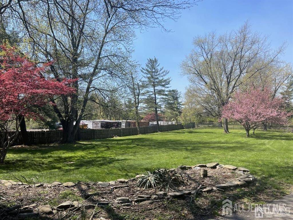 Edison, NJ 08817,41 Runyons LN