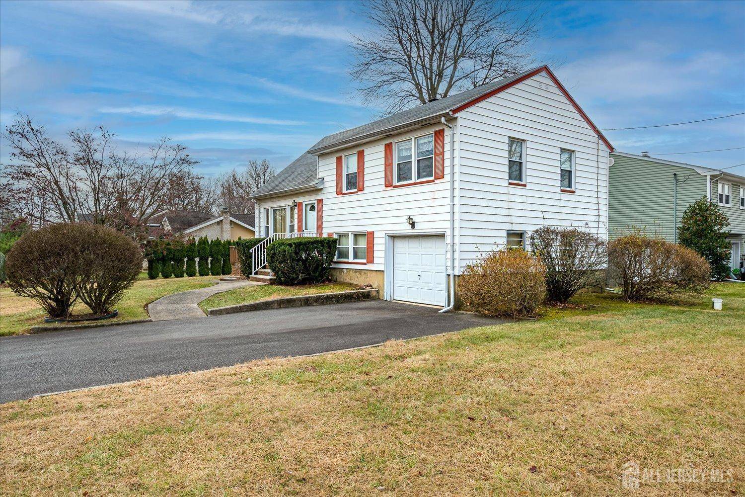 Edison, NJ 08820,141 Lund AVE