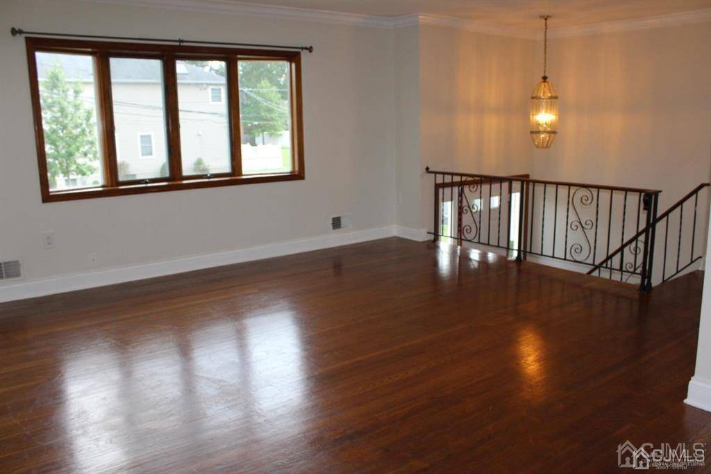 Edison, NJ 08820,218 Nicholson AVE
