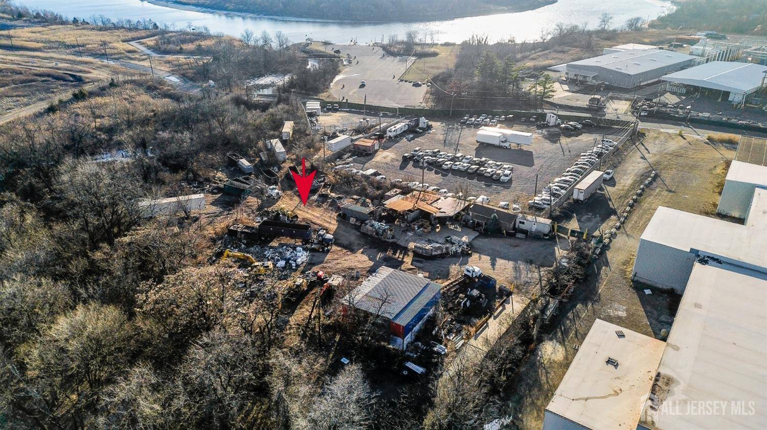 Edison, NJ 08837,381 Meadow RD