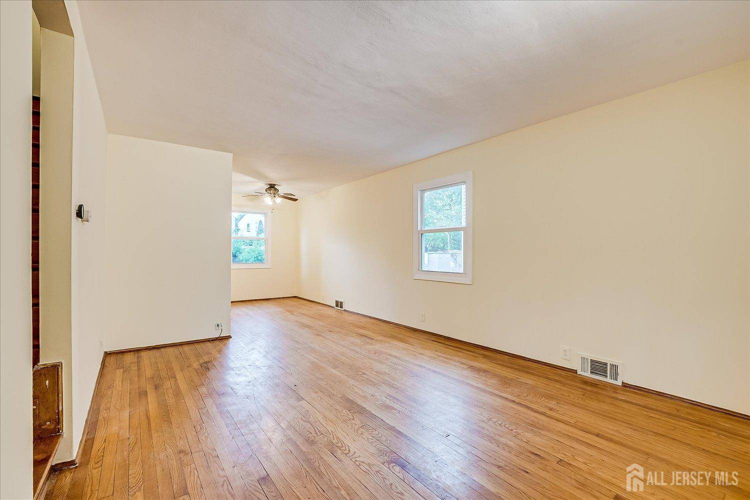 Edison, NJ 08837,8 MacArthur DR