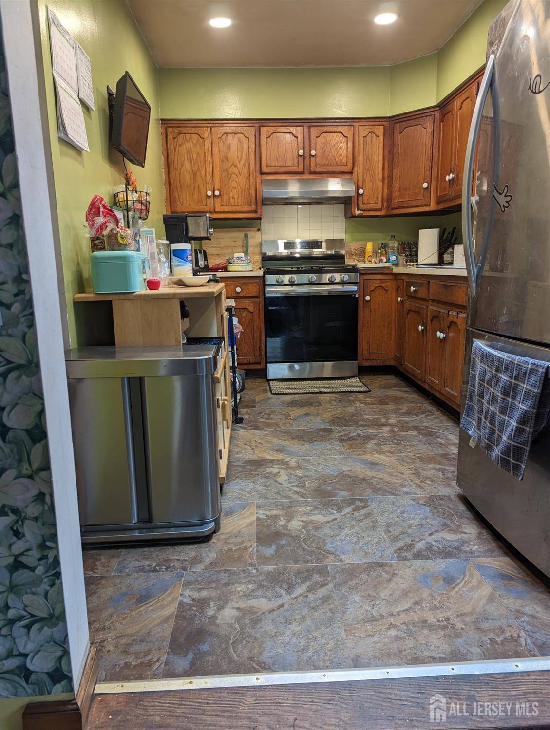 Edison, NJ 08817,784 New Durham AVE