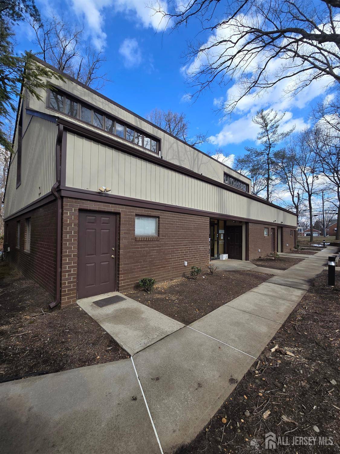 East Brunswick, NJ 08816,6 E Brunswick Woods DR