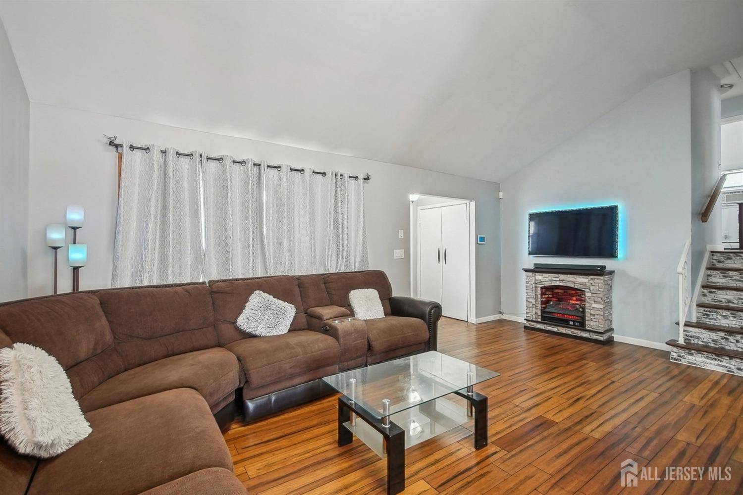 Fords, NJ 08863,2 Webb DR