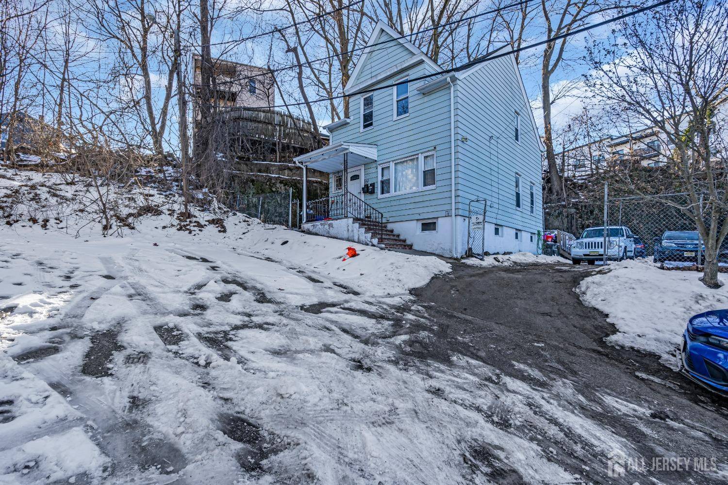 Paterson, NJ 07522,15 White ST