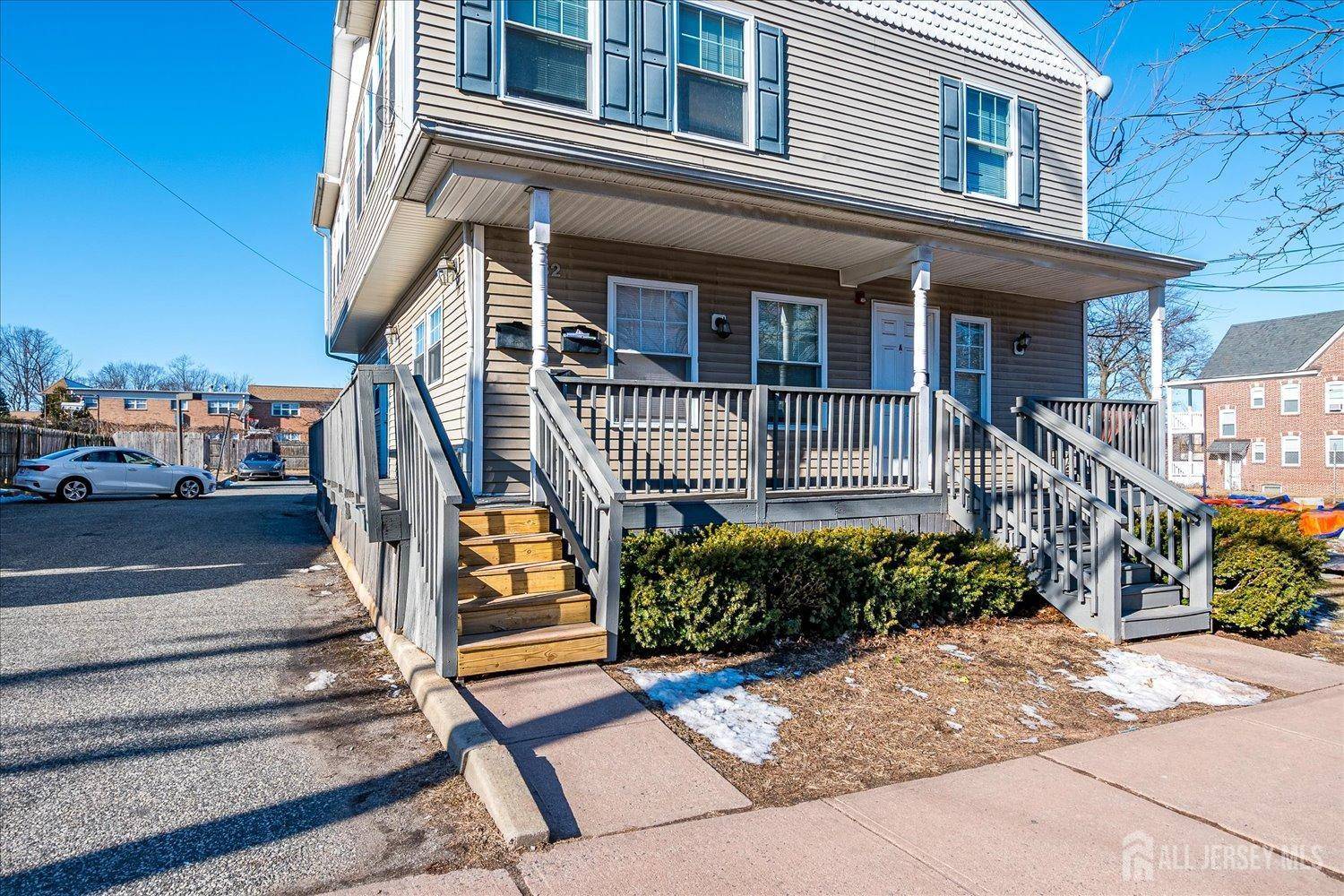 New Brunswick, NJ 08901,82 Louis ST