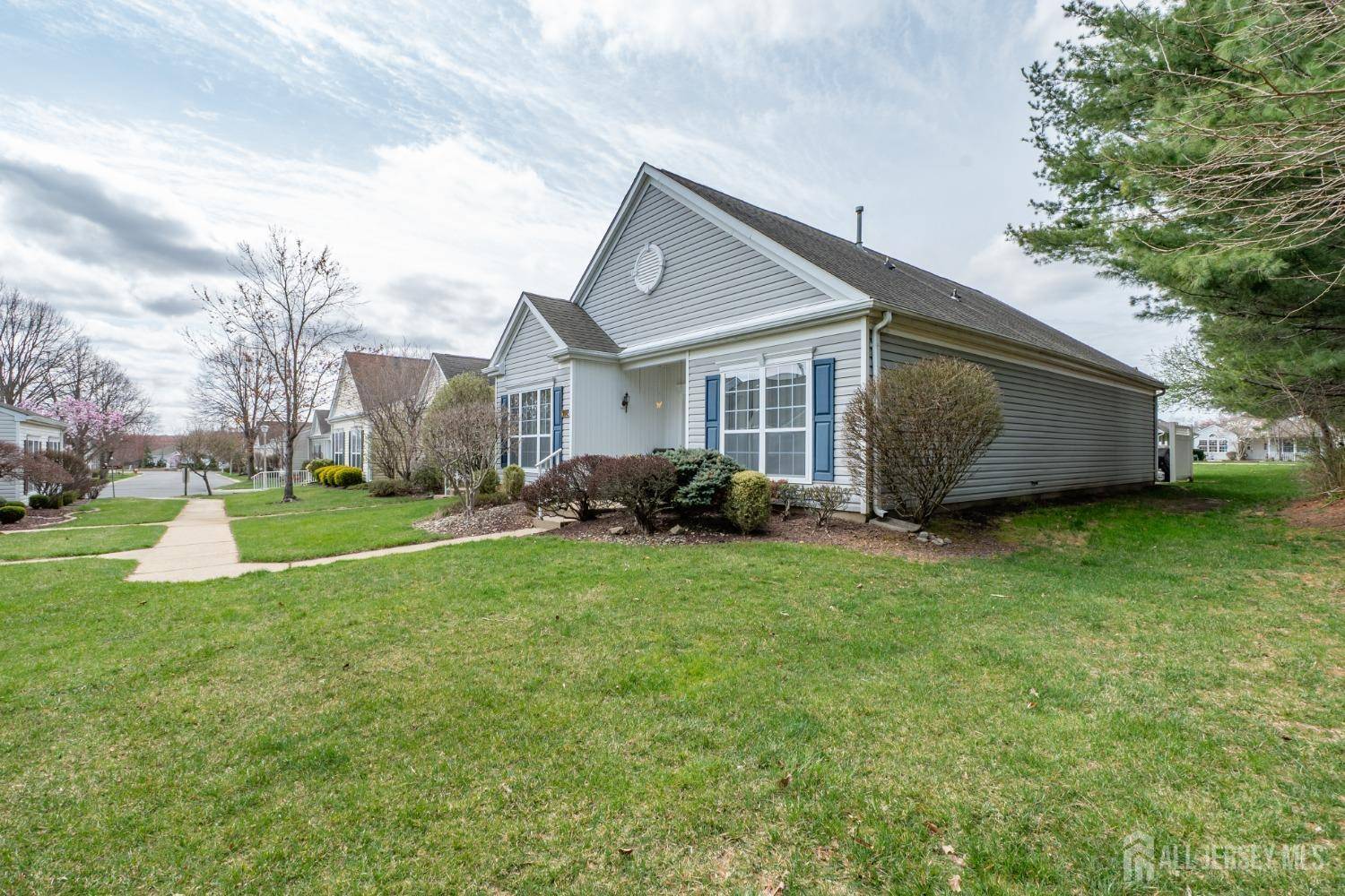 Monroe, NJ 08831,352 Harrier DR