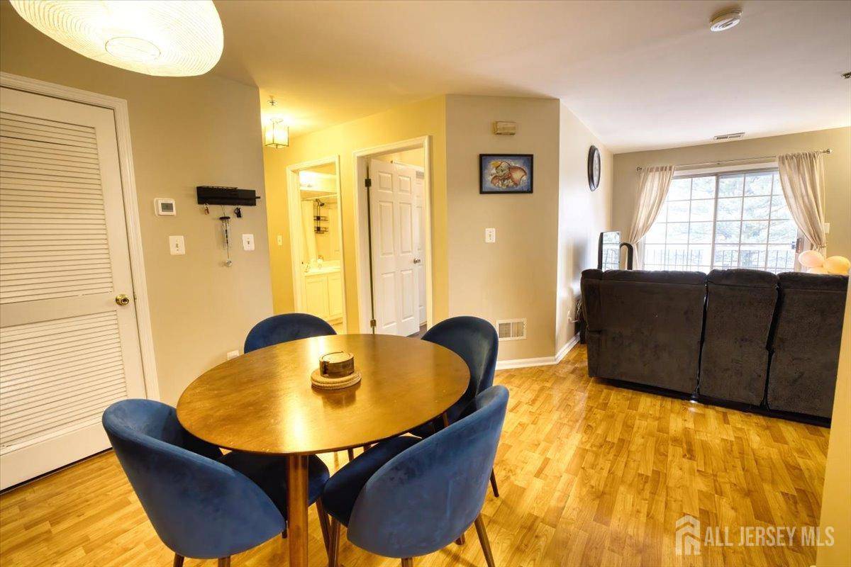 Edison, NJ 08817,921 Waterford DR #921