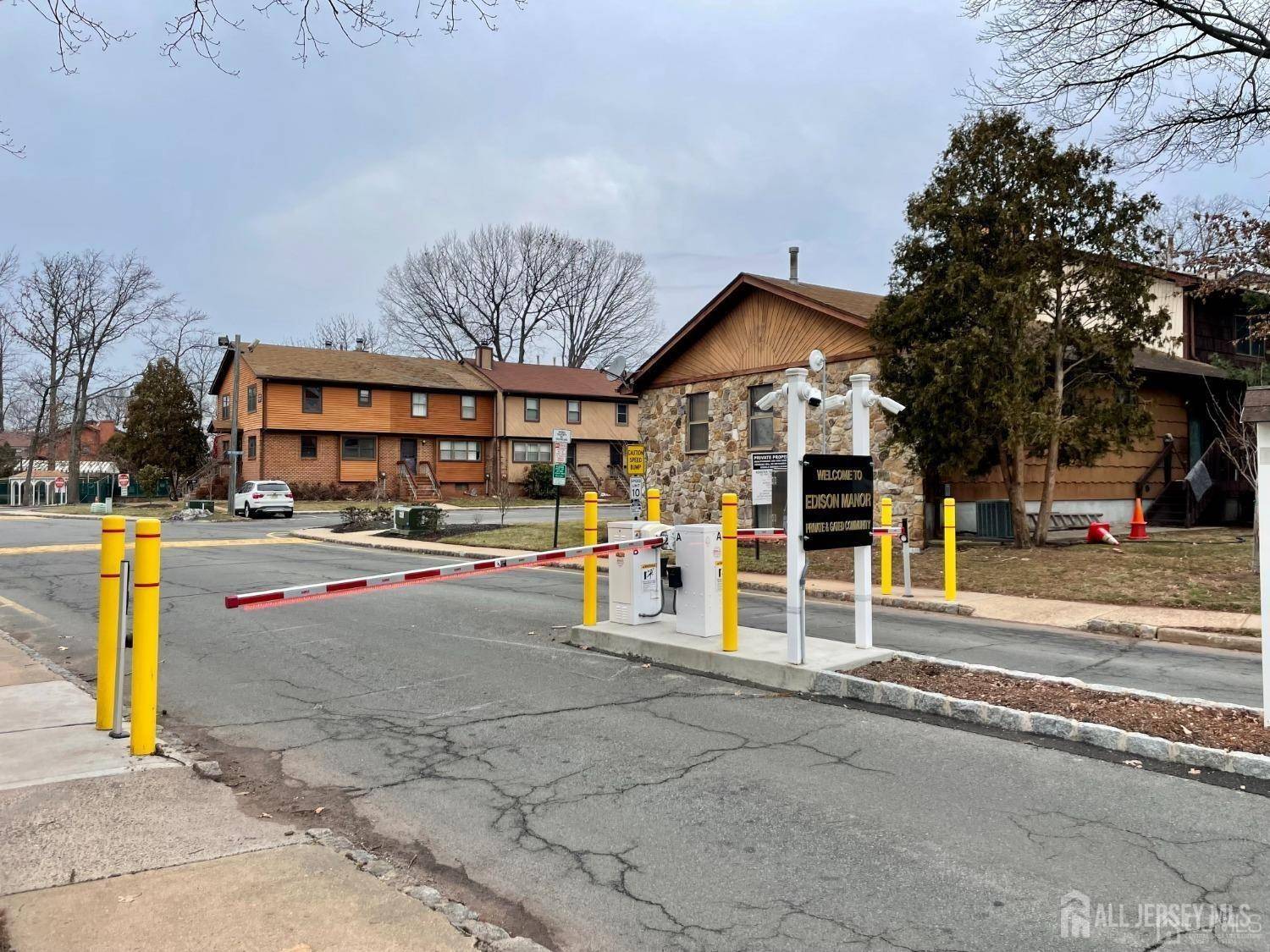 Edison, NJ 08817,101 Merrywood DR