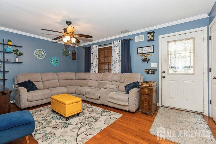 Edison, NJ 08817,9 Ash RD
