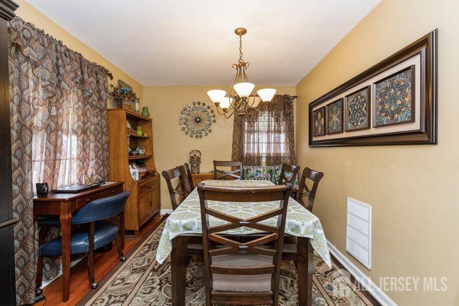 Edison, NJ 08817,9 Ash RD