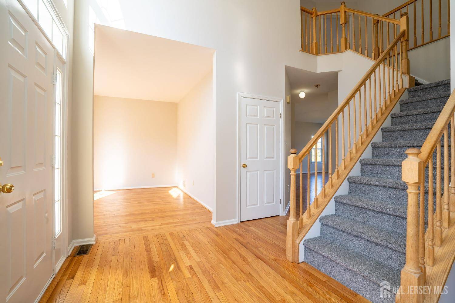 South Brunswick, NJ 08810,17 Larkspur DR