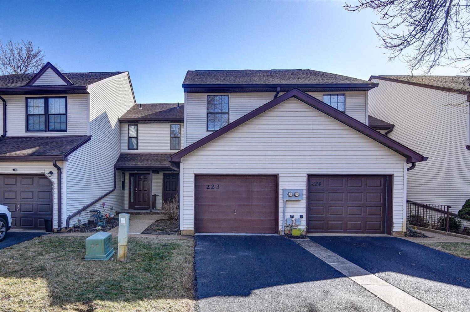 Manalapan, NJ 07726,223 Longwood DR