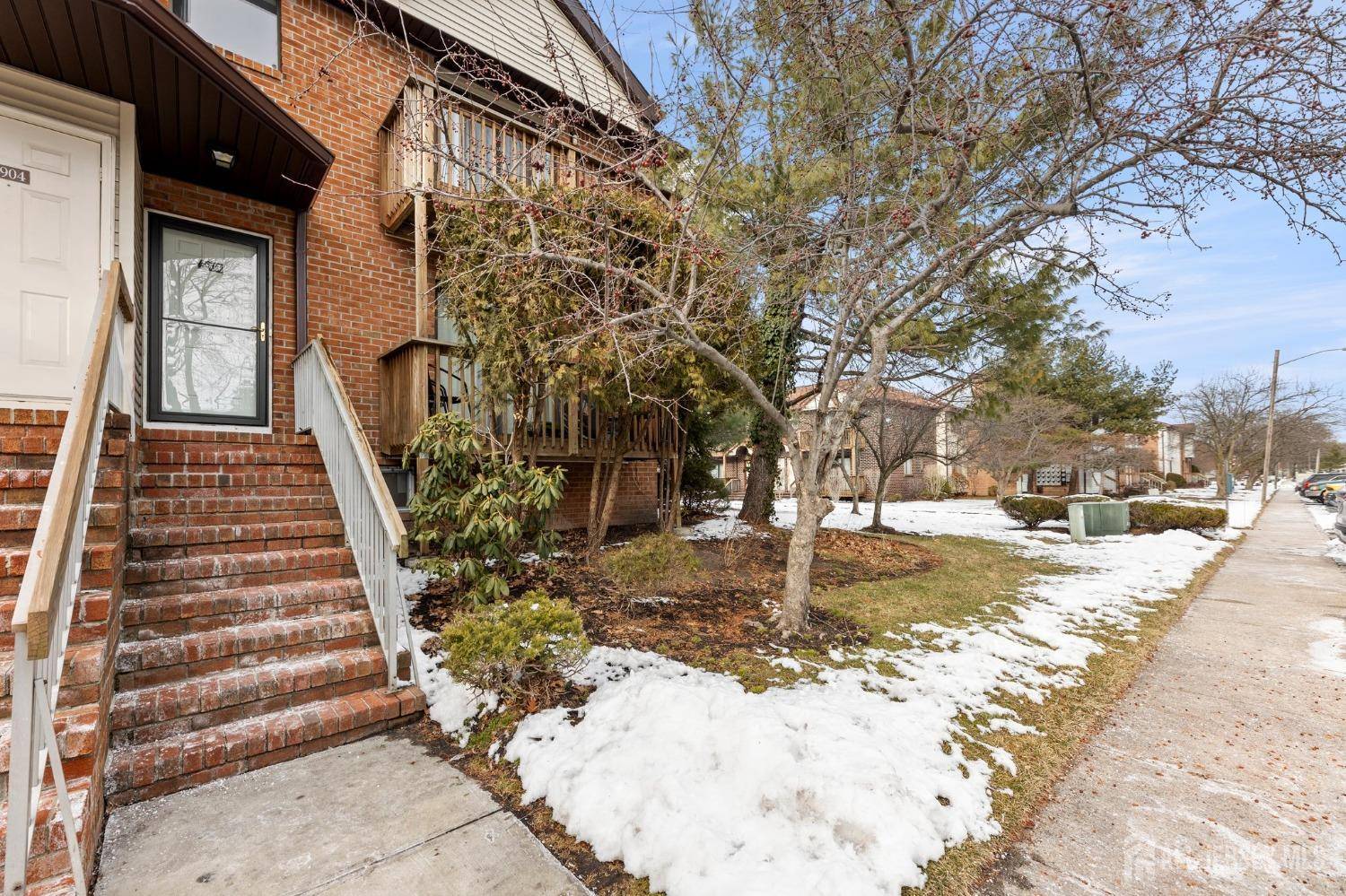 North Brunswick, NJ 08902,3903 Birchwood CT