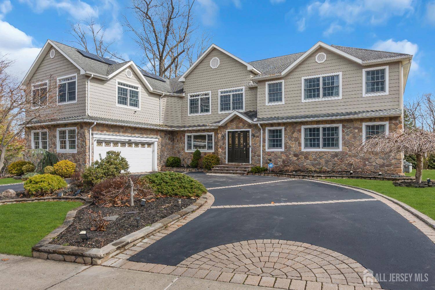 North Brunswick, NJ 08902,896 Kearney DR