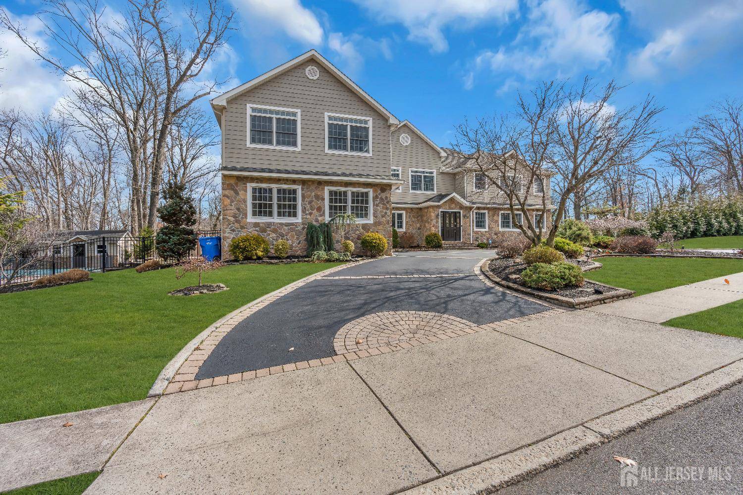 North Brunswick, NJ 08902,896 Kearney DR