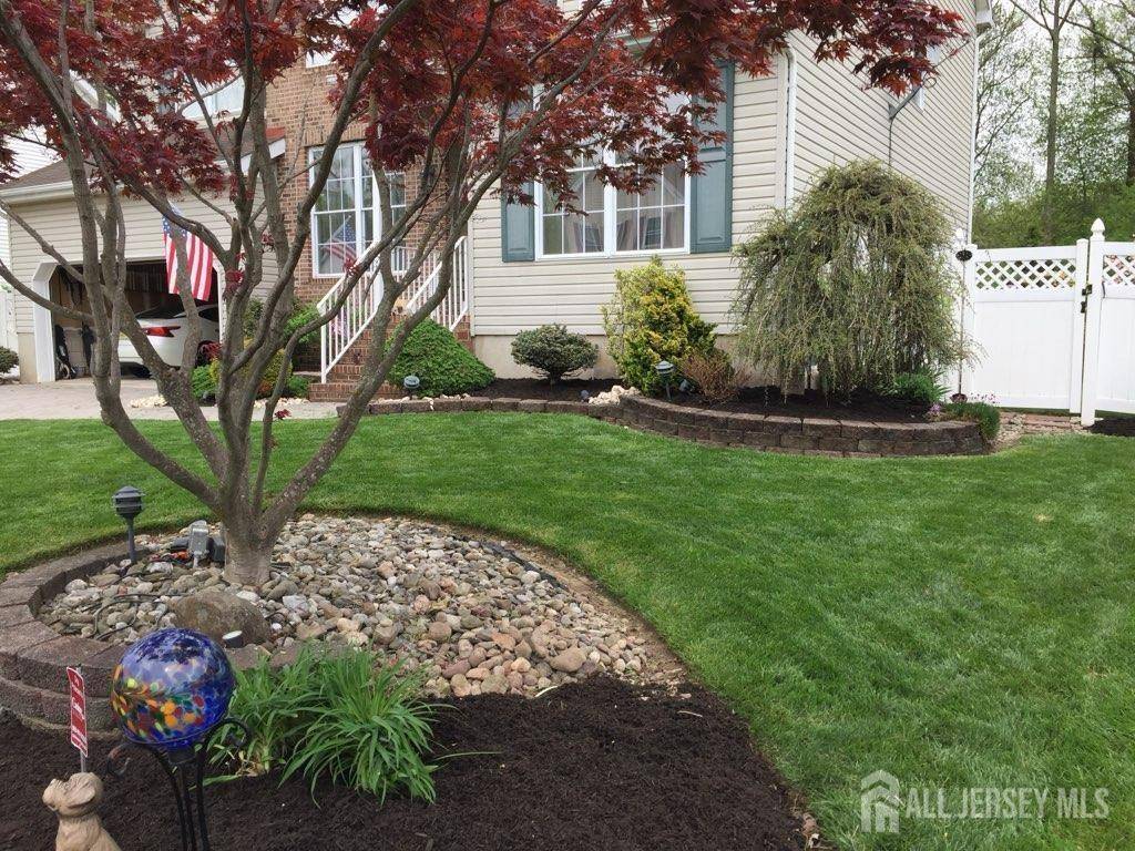 South Brunswick, NJ 08852,17 PUTNAM RD
