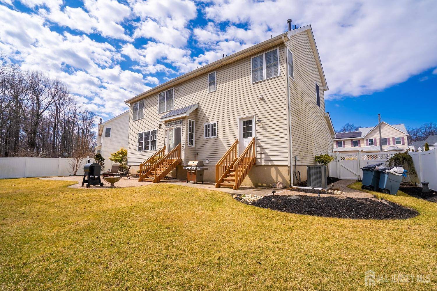 South Brunswick, NJ 08852,17 PUTNAM RD
