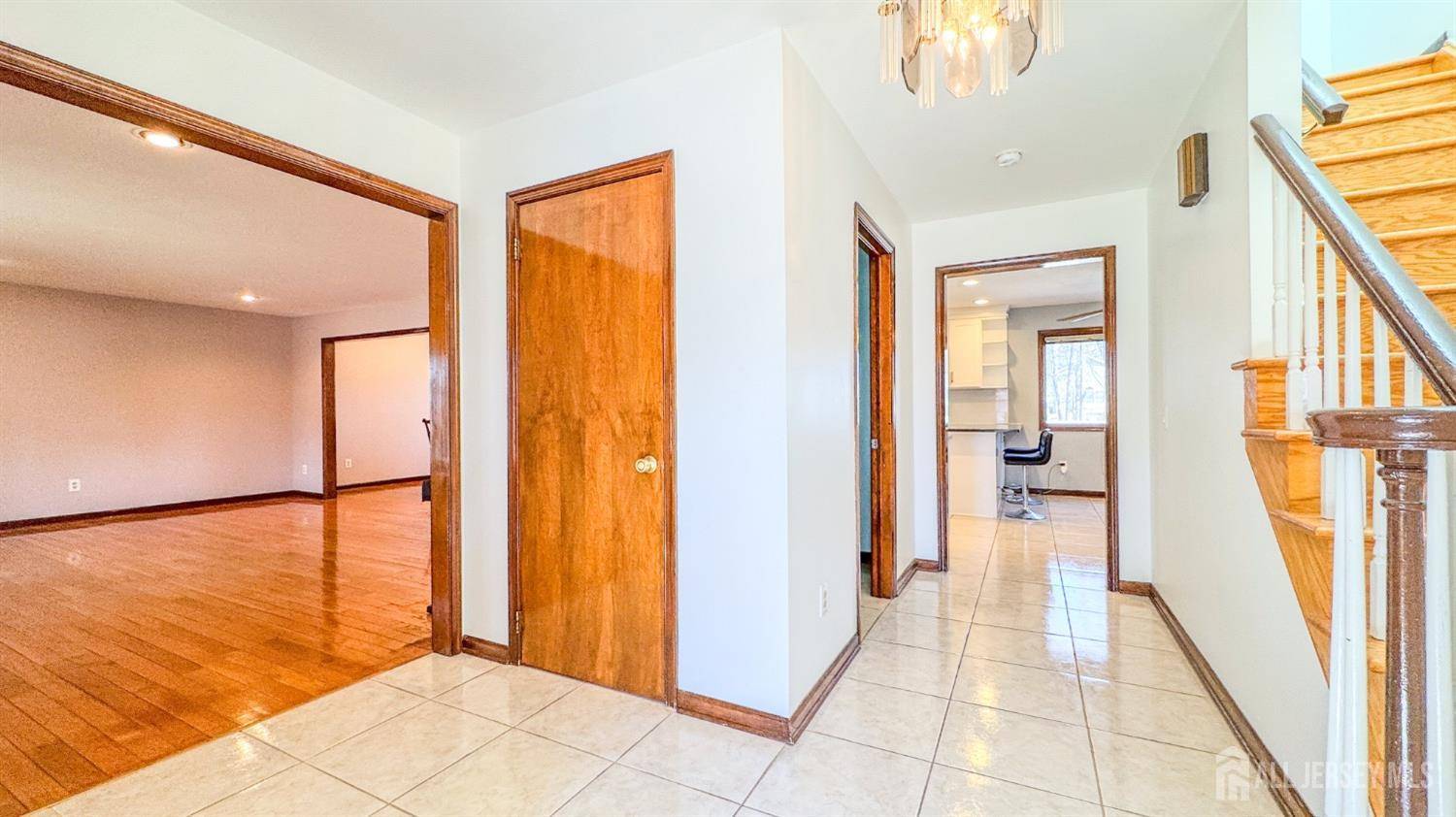 Edison, NJ 08820,11 Anna LN