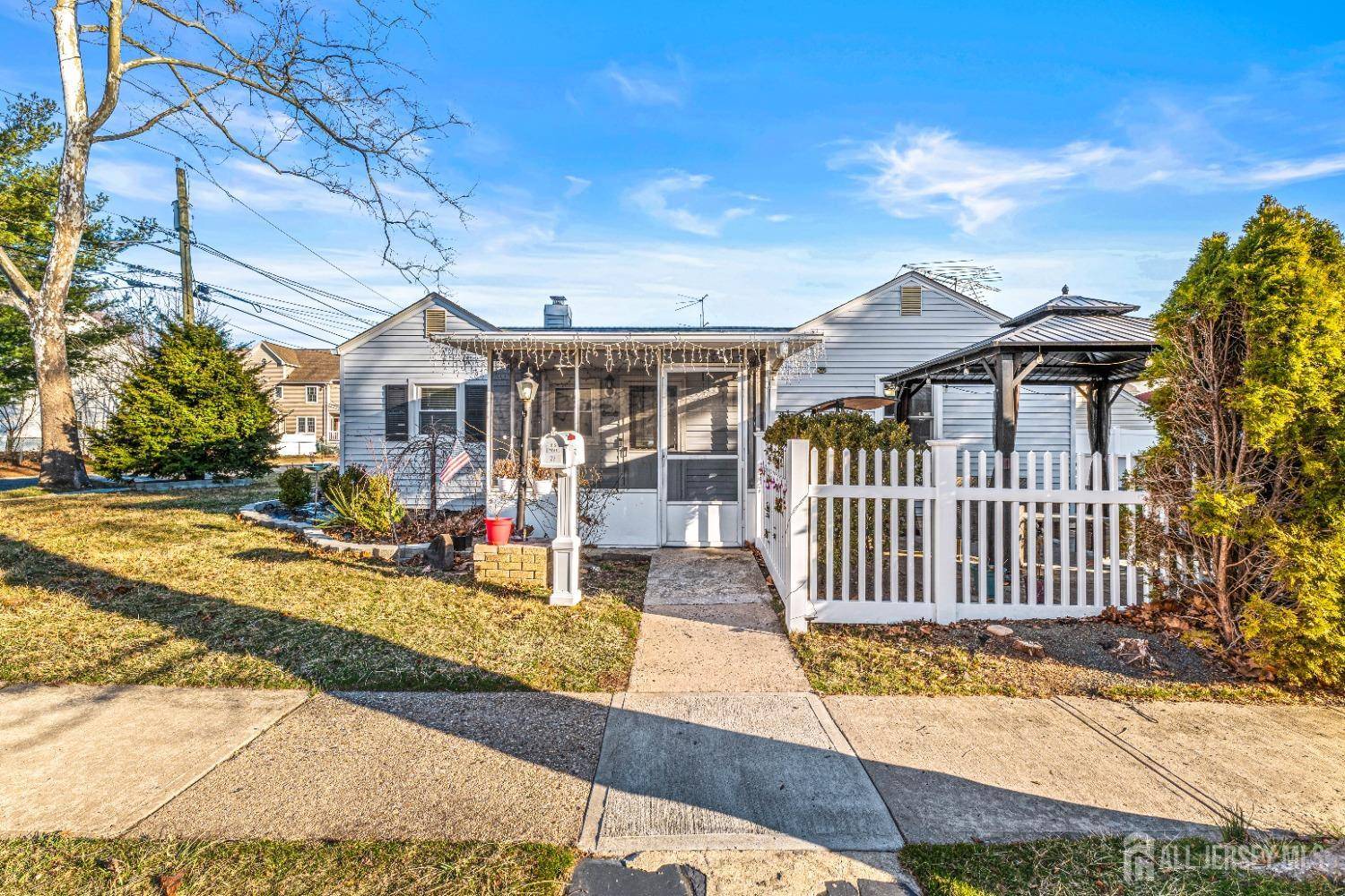 Edison, NJ 08817,77 Redwood AVE