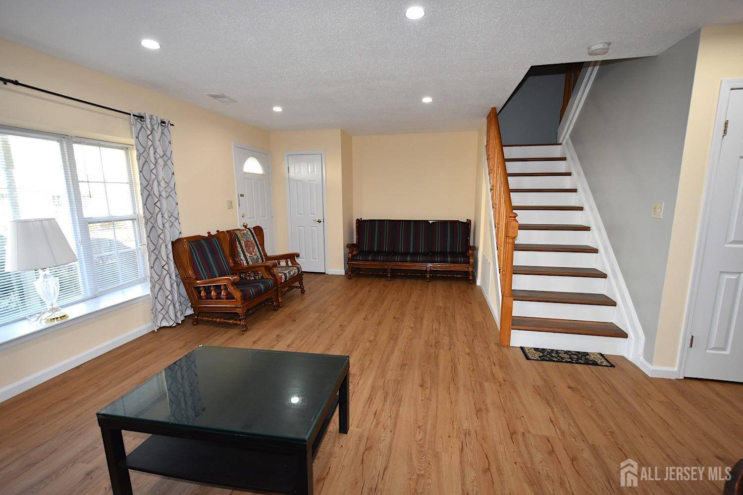 North Brunswick, NJ 08902,936 Thomas AVE