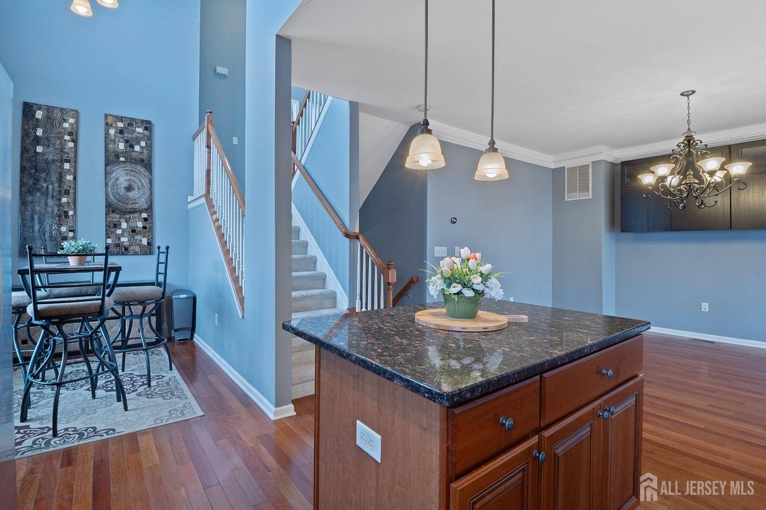 South Amboy, NJ 08879,514 Col Db Kelly WAY