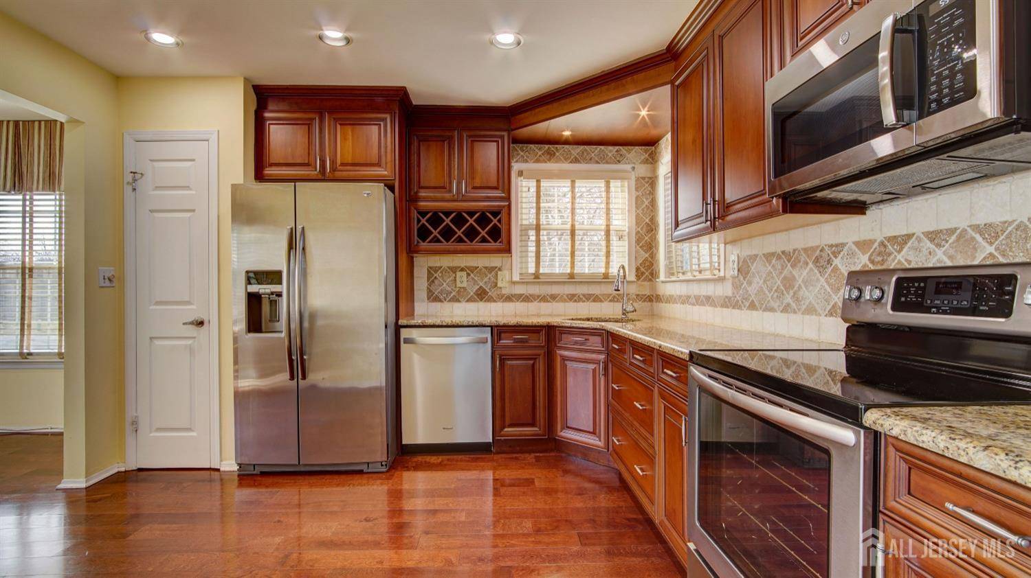 Monroe, NJ 08831,32 Canterbury DR