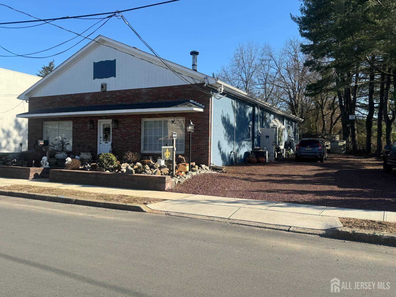 Metuchen, NJ 08840,289 High ST