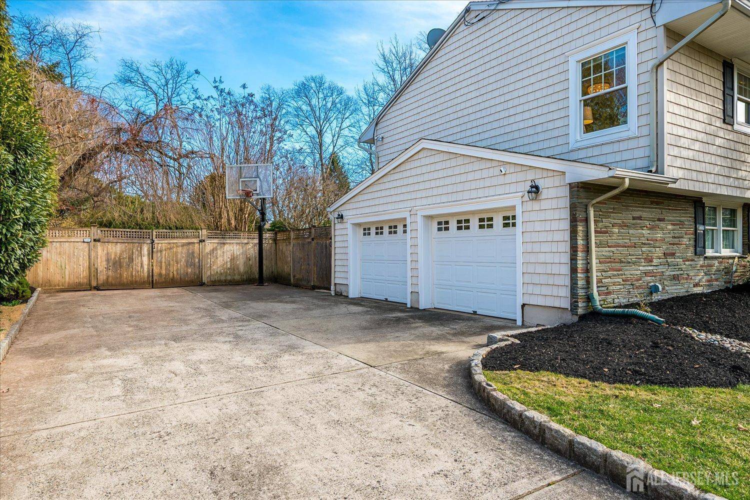 Metuchen, NJ 08840,29 Lexington DR