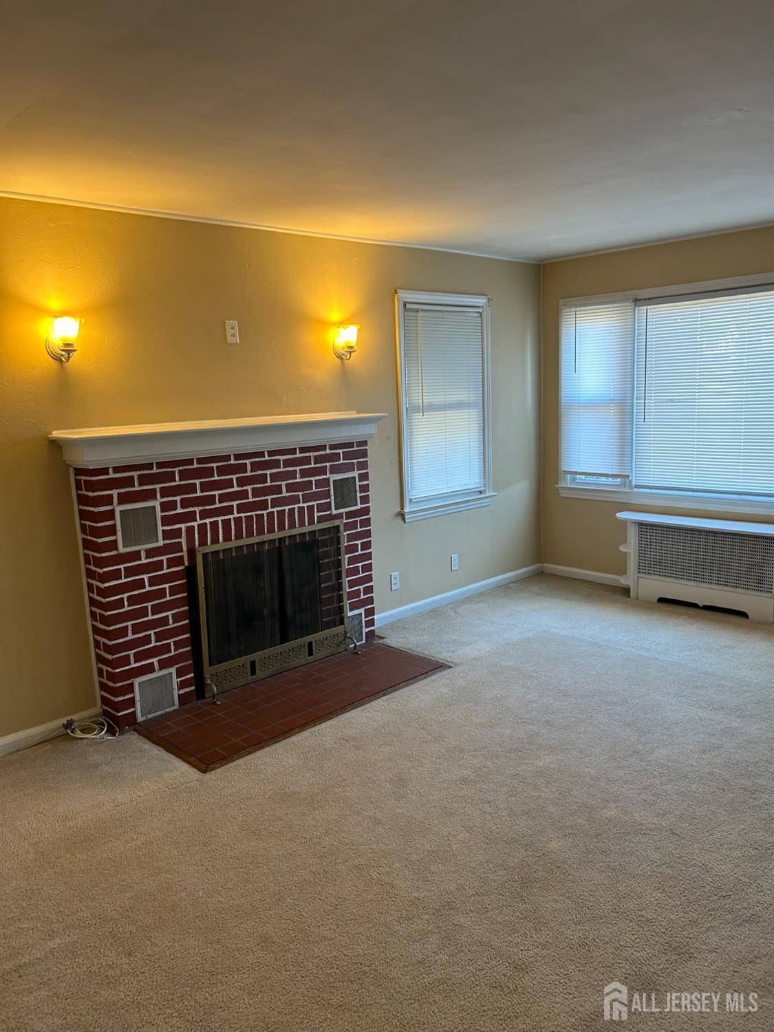 East Brunswick, NJ 08816,28 Wallace ST