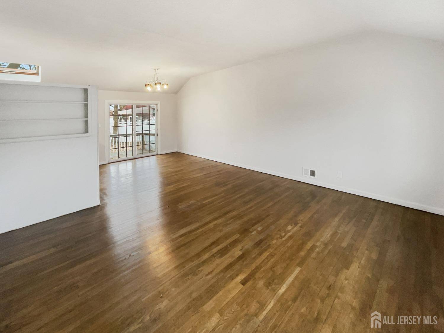 Sayreville, NJ 08859,1 Vincent ST