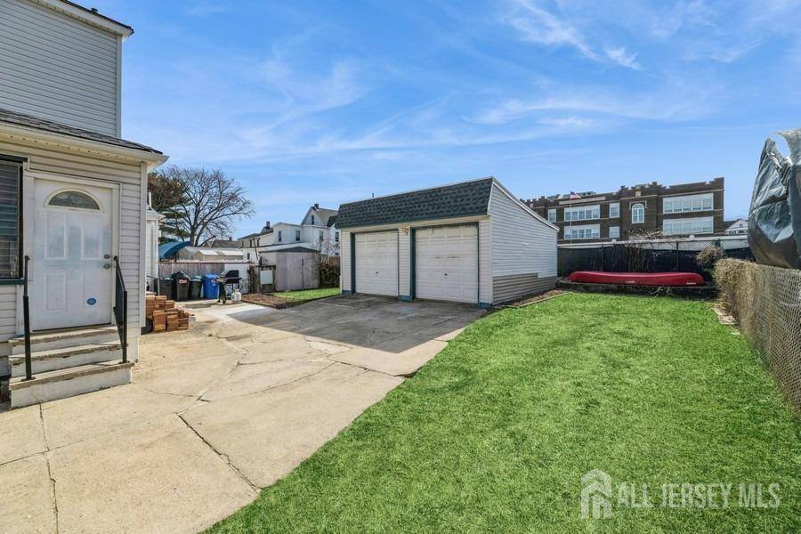 South Amboy, NJ 08879,251 Henry ST