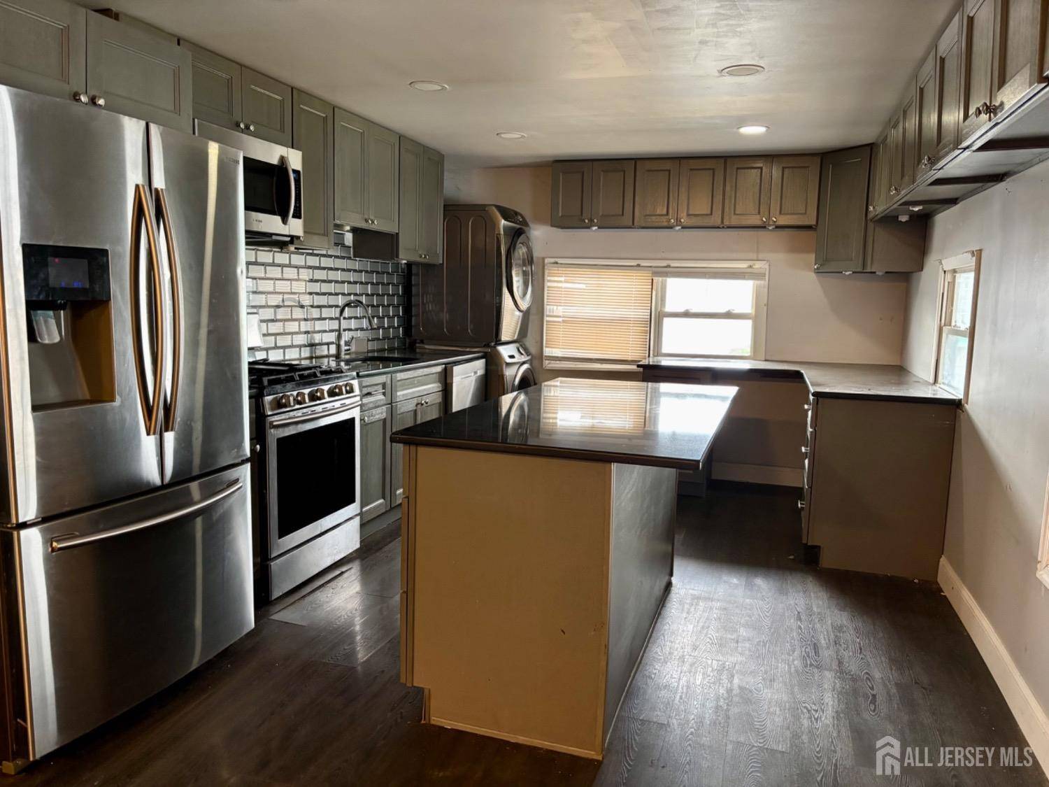Avenel, NJ 07001,13 Alison DR